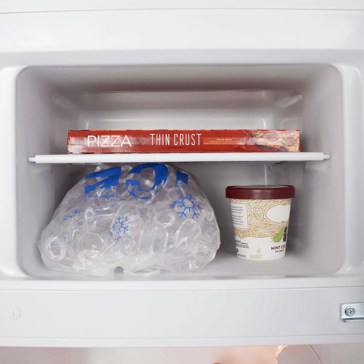 White 7.3 Cu. Ft. Top Freezer Refrigerator T7252