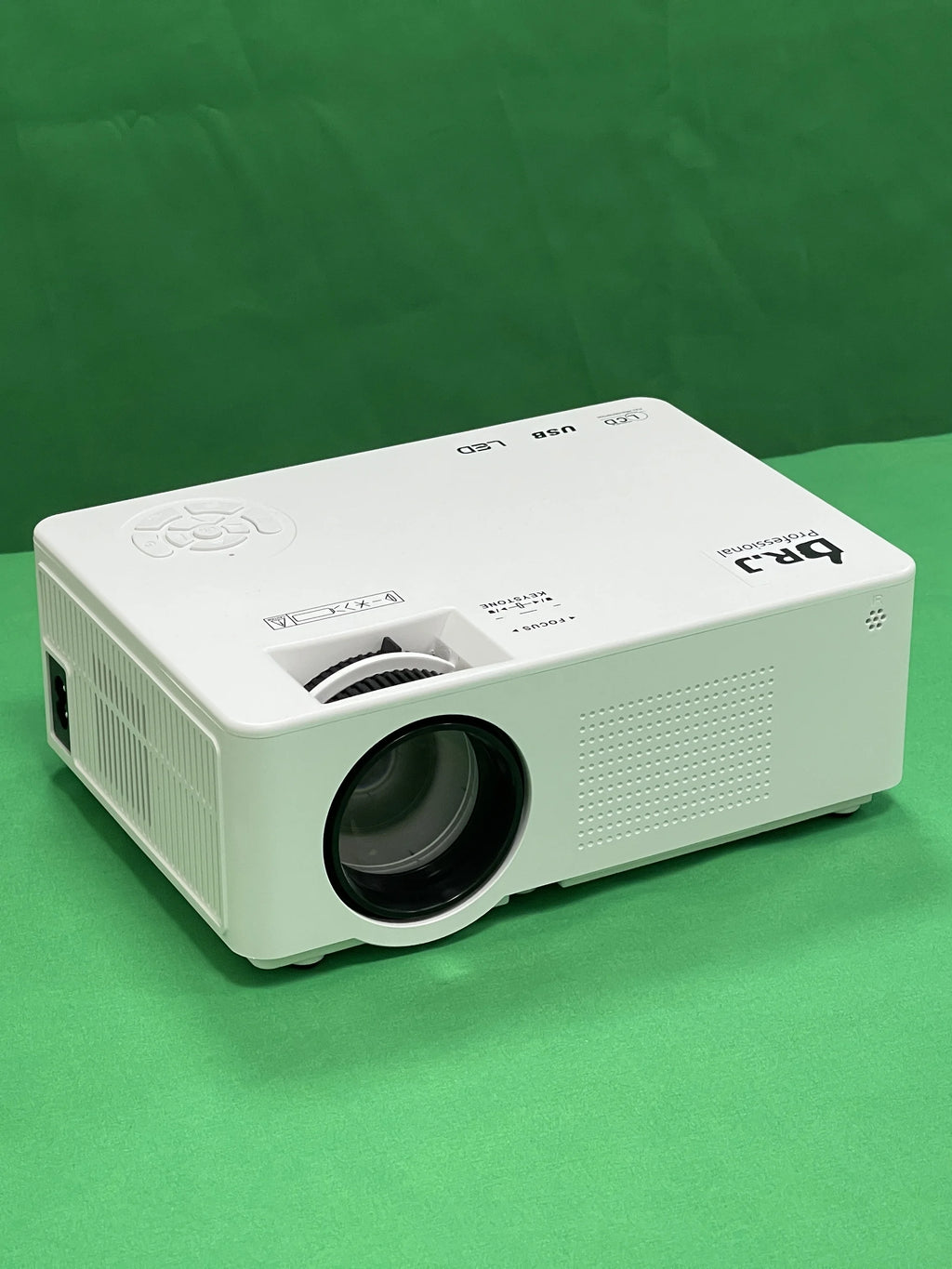 1080P 5G Wifi Bluetooth 5.1 4K Outdoor Movie Projector with 120 Screen P8238