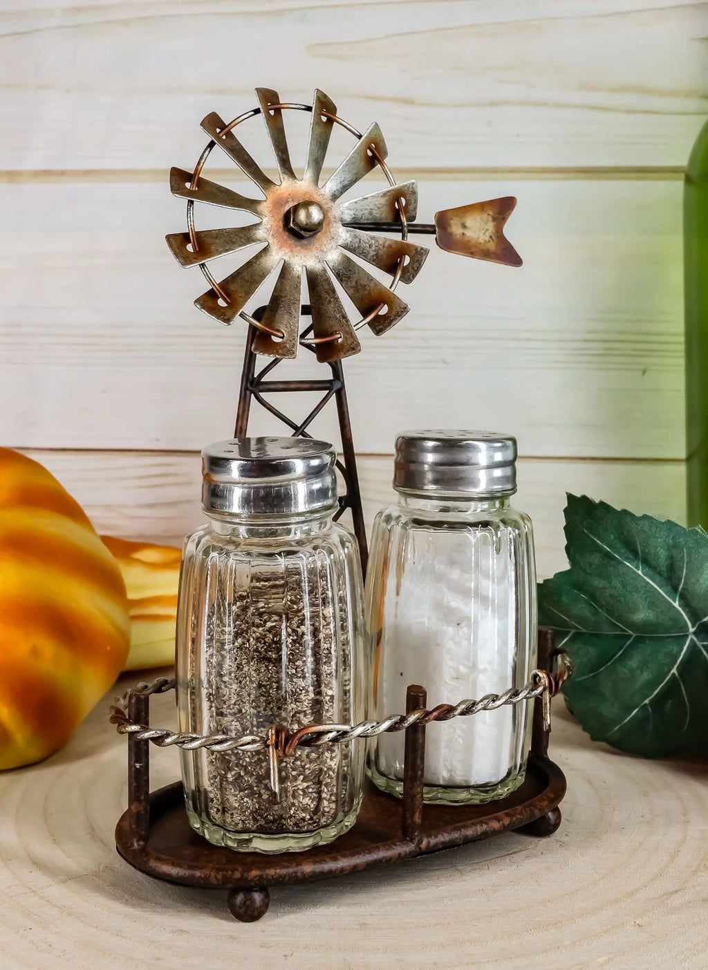 Salt And Pepper Shakers Set Y8358