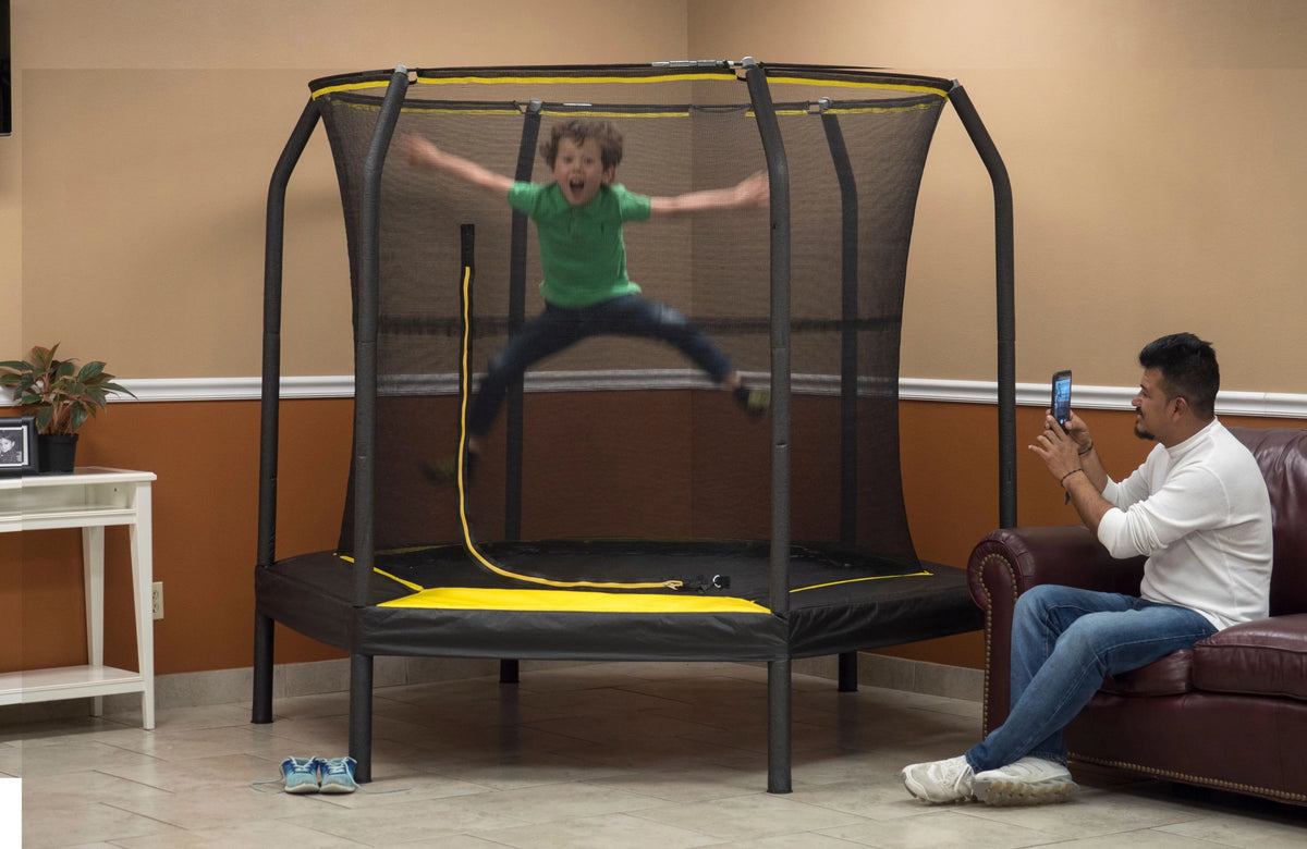 7.5-Foot Trampoline with Enclosure T7921