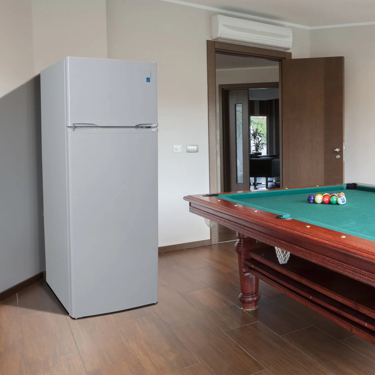 White 7.3 Cu. Ft. Top Freezer Refrigerator T7252