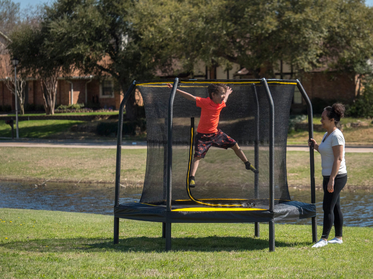 7.5-Foot Trampoline with Enclosure T7921