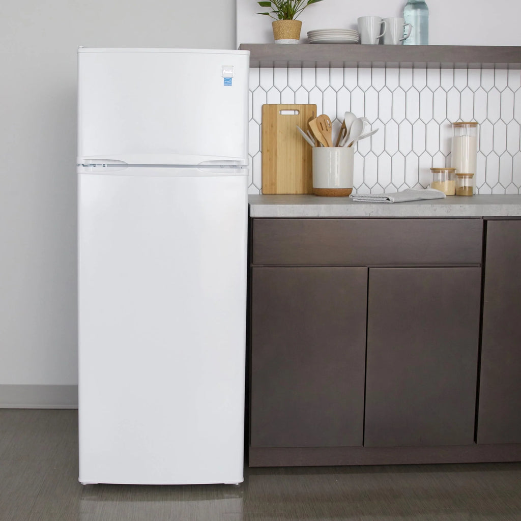 White 7.3 Cu. Ft. Top Freezer Refrigerator T7252