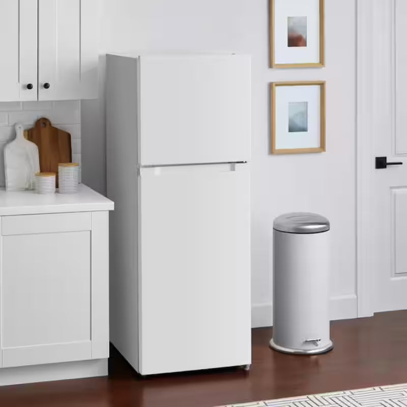 10.1 cu. ft. Top Freezer Refrigerator in White A591863