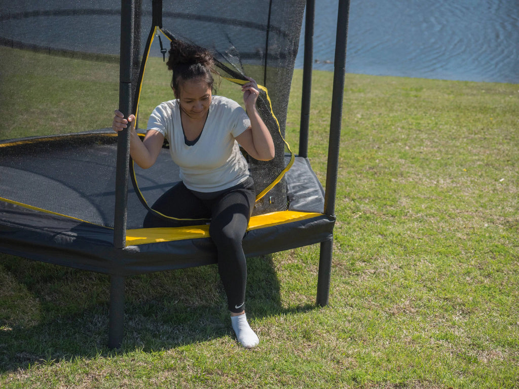 7.5-Foot Trampoline with Enclosure T7921